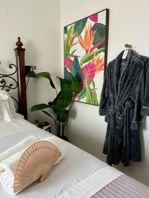 Stunning Little Havana Suites Close to airport, Calle Ocho, Brickell, Wynwood and the Beaches - Free Parking